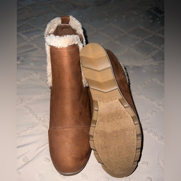 Size 9 Maurice’s Boots - Picture 3 of 4